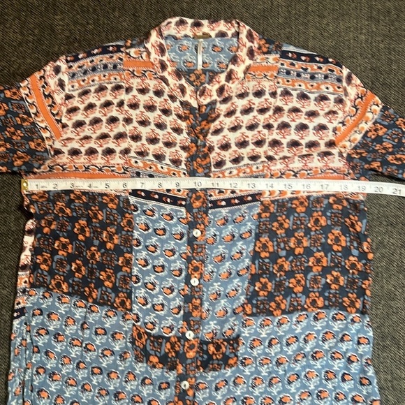 Free People Women’s Boho Patterned Shirt Button Down Crinkle Blouse sz S - Picture 7 of 10